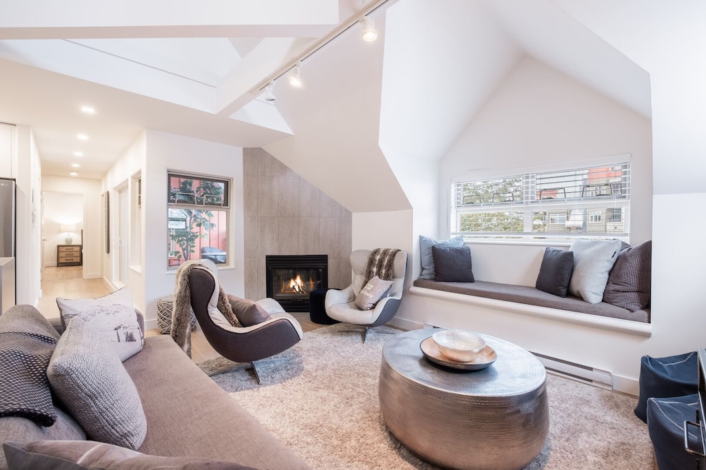 Living area: Gas fireplace