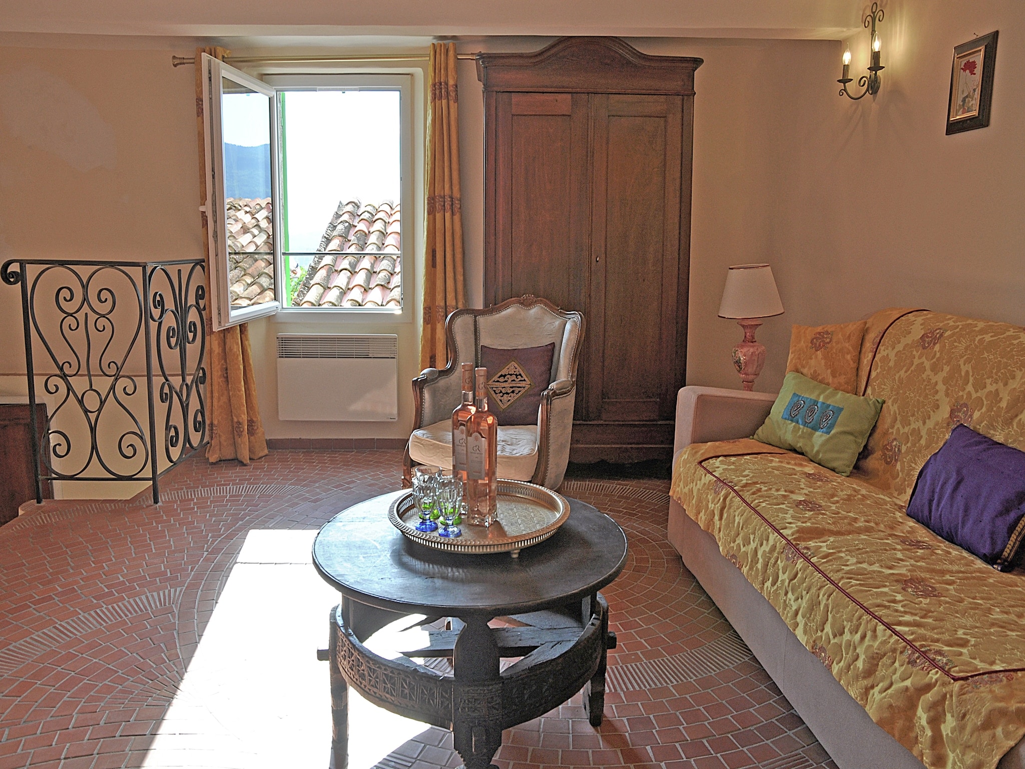 Village House in Fayence with Castle Views Village House in Fayence with Castle Views