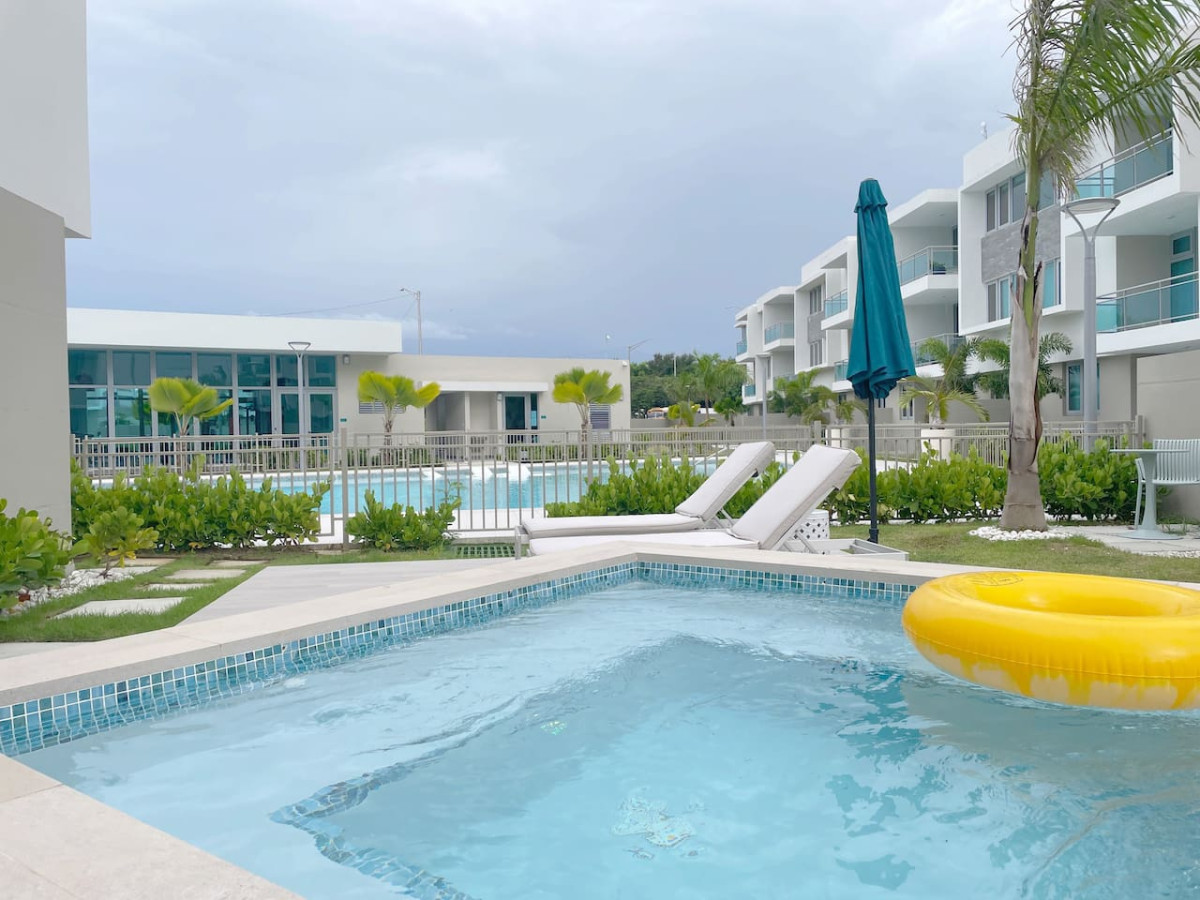 3bd with private hot tub by beach