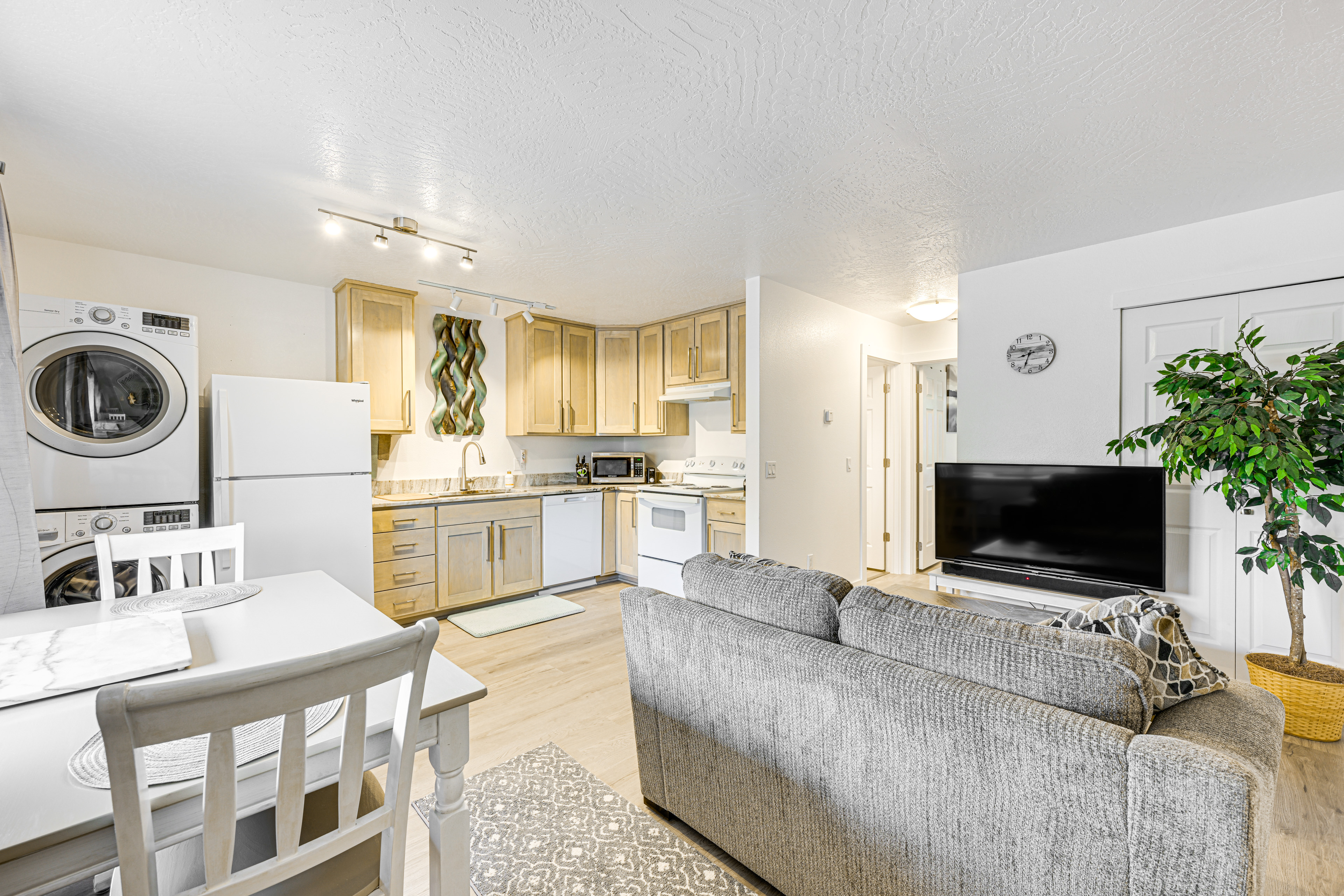 Walk to Parks: Snug Soldotna Sanctuary!