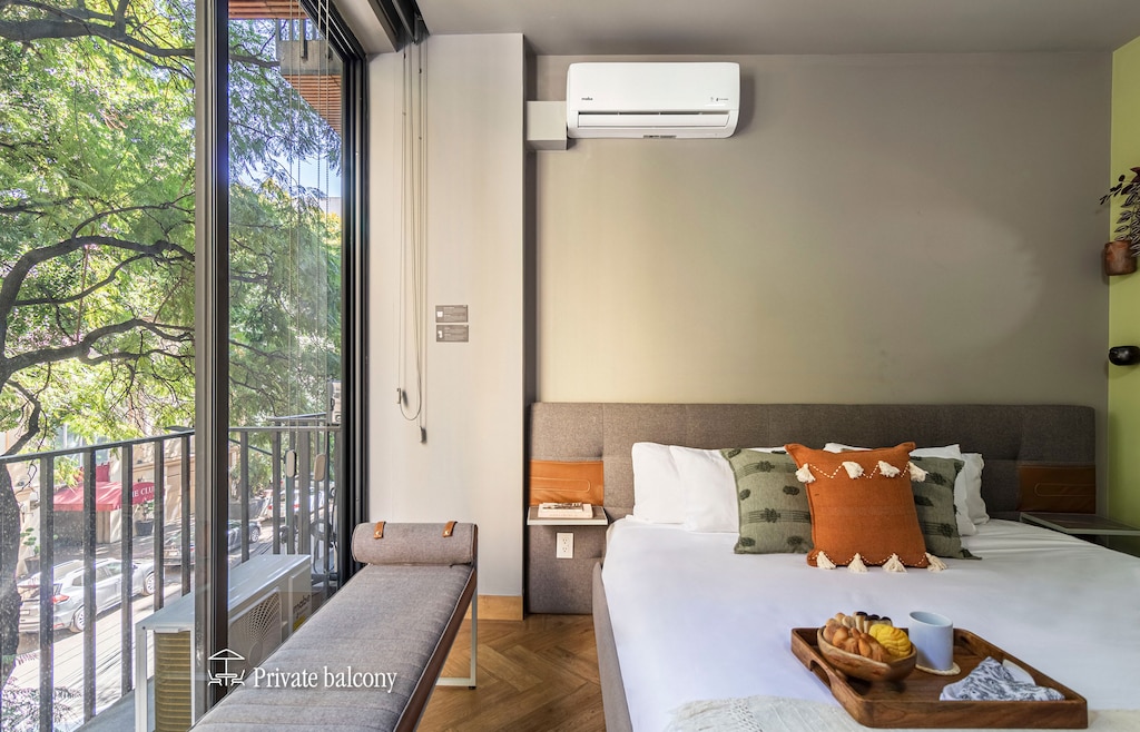 El mobiliario, la decoración y los servicios pueden variar ligeramente.