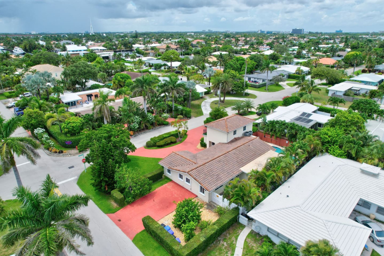 Trendy 1BR/2BA Heated Pool Short Walk to the Beach