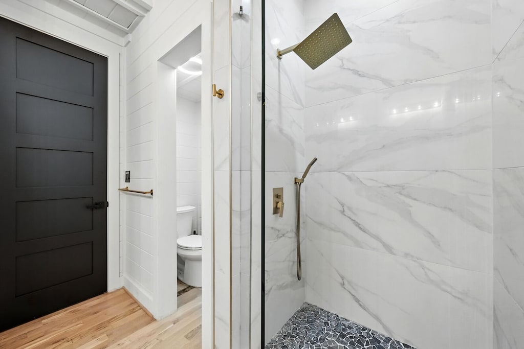 Full size stand up shower