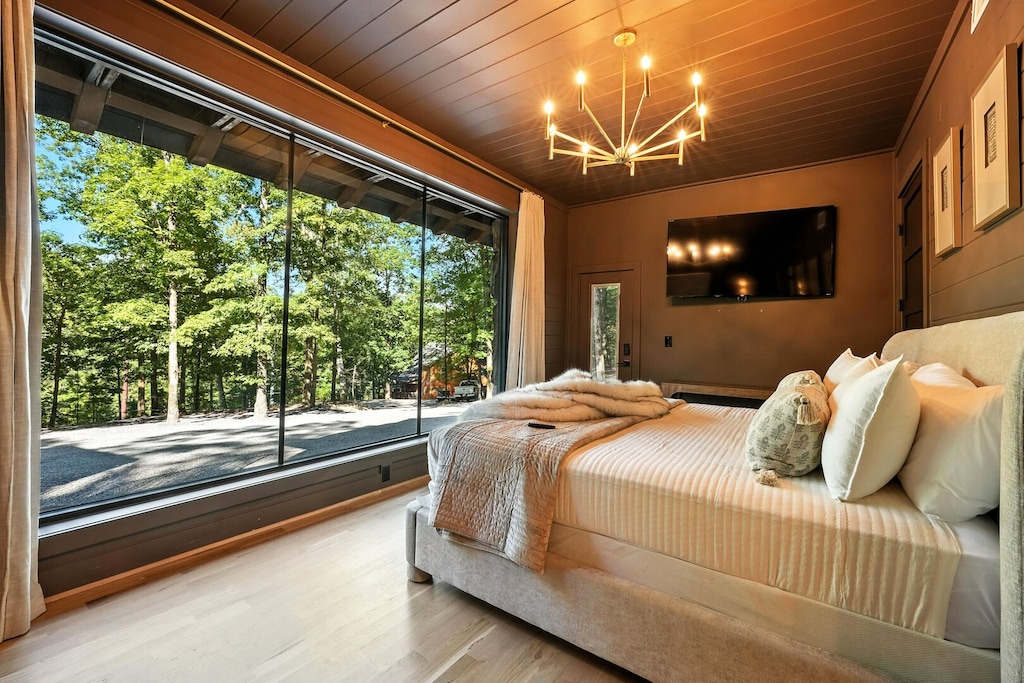 King bed 2 downstairs