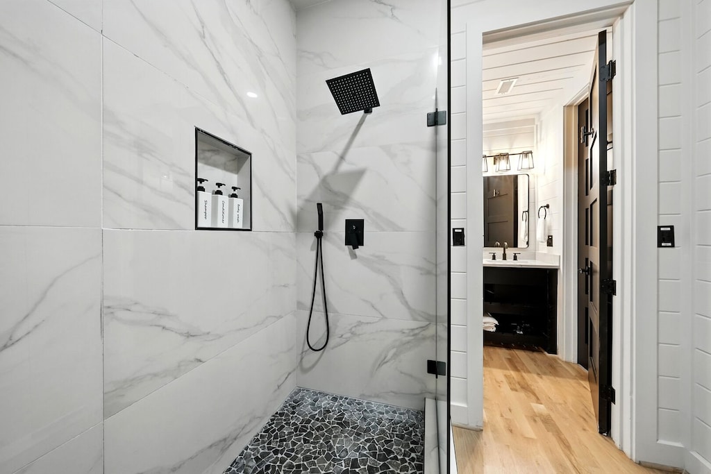 Full size stand up shower