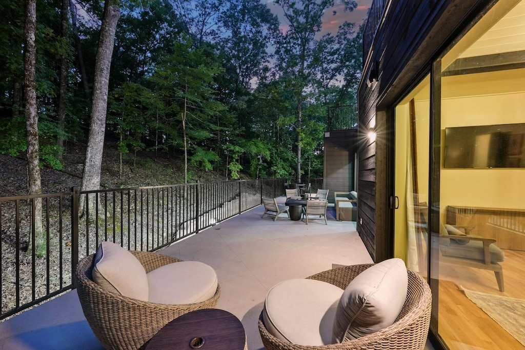 2nd level outdoor deck