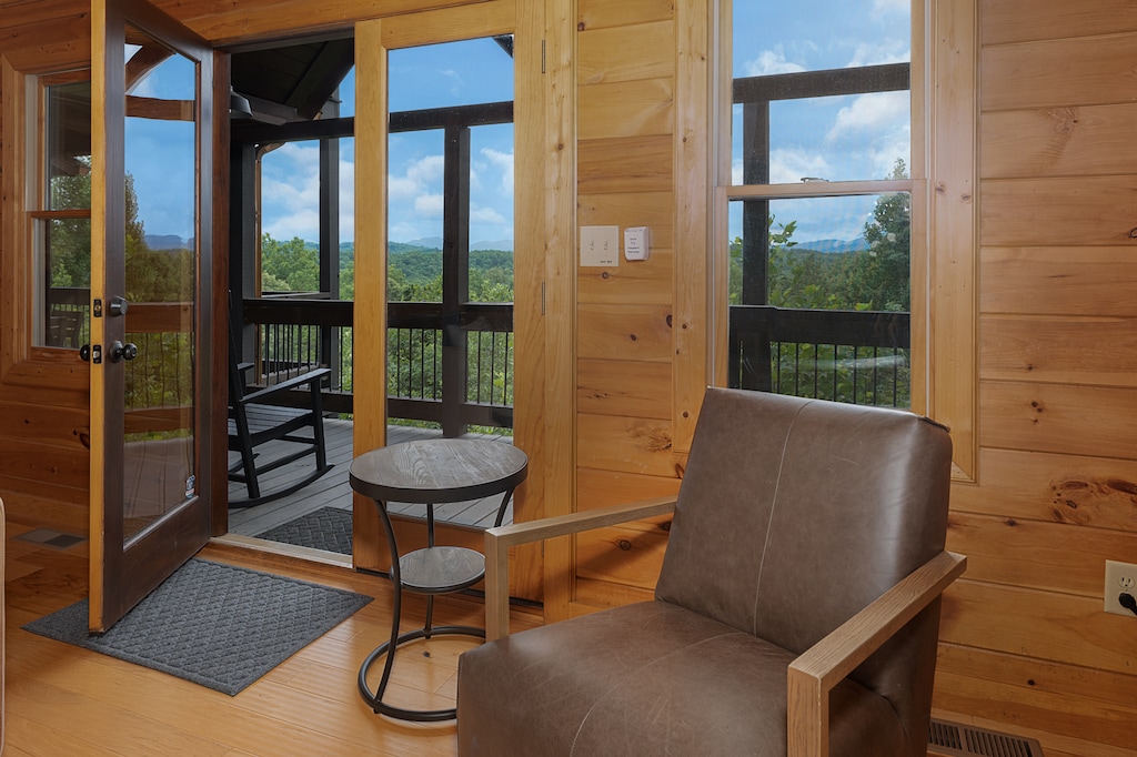 On the Horizon - Living Room with Stunning Mountain Views