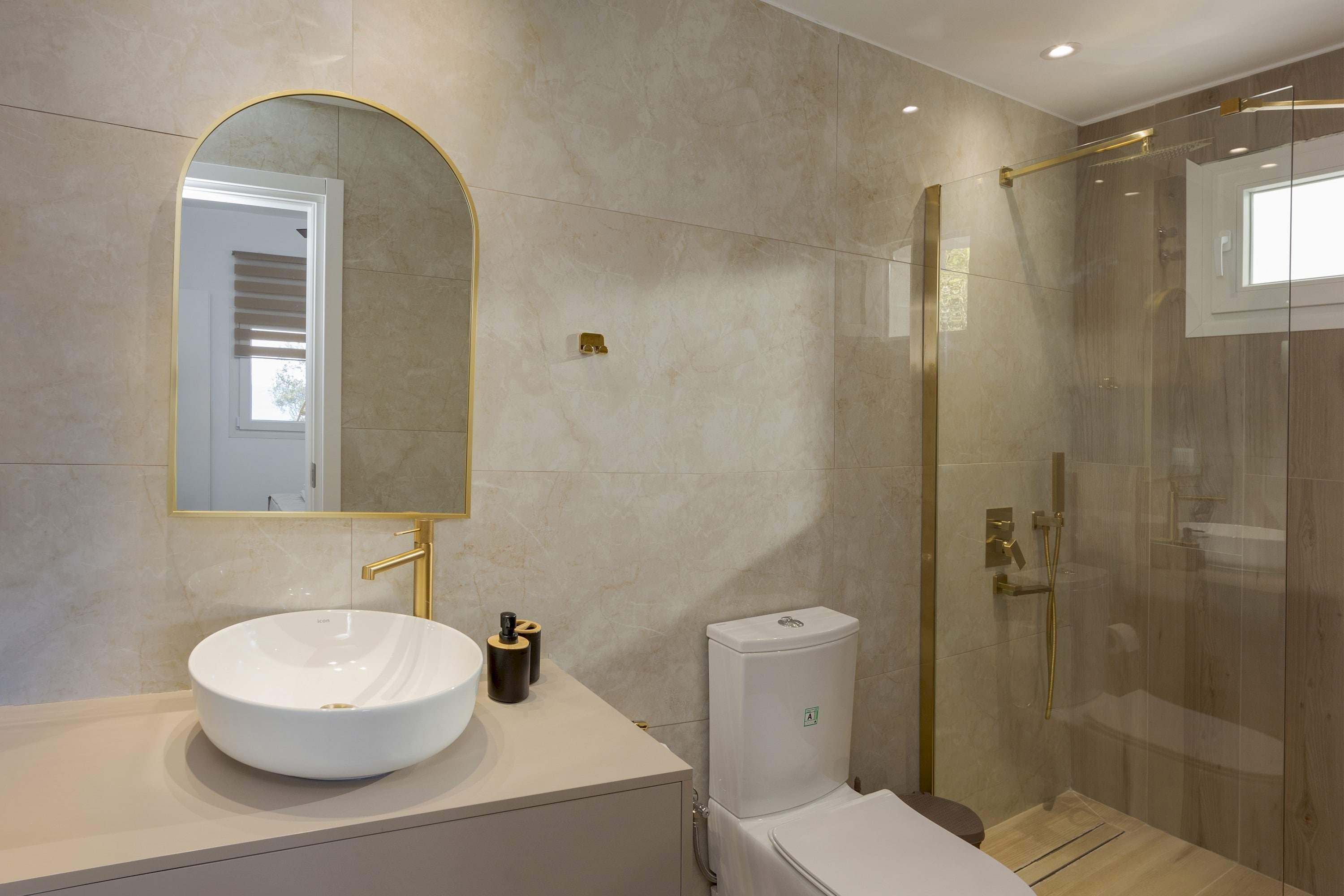 Elegant ground-floor ensuite bathroom

