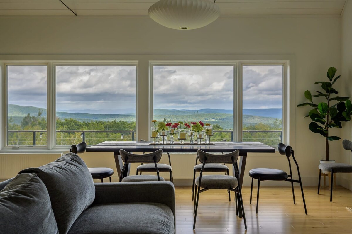 Mountain View: Airy + Secluded w/Panoramic Views