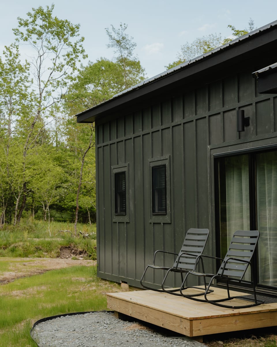 Nature's Edge: Serene/Modern Cabin w.Firepit +Pond