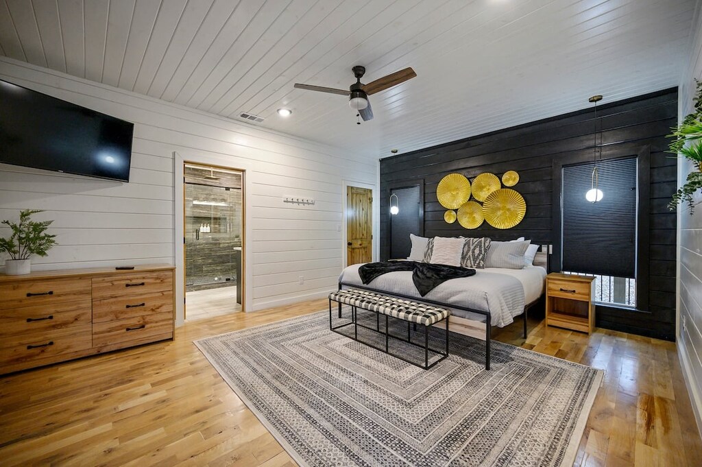 Downstairs master bedroom with king bed