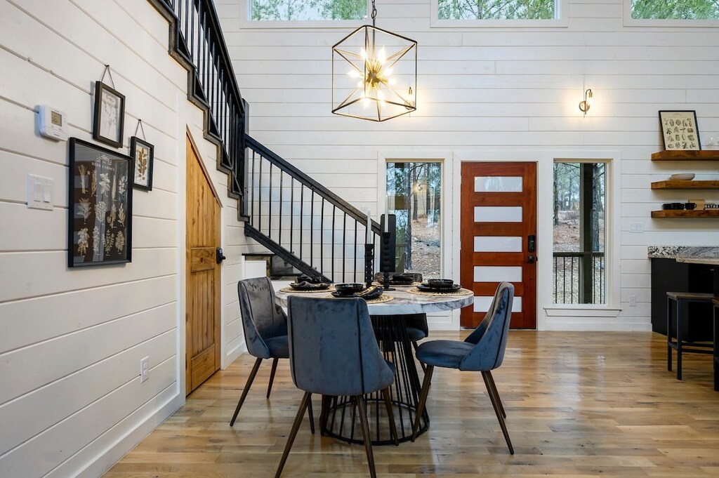 Dining table seats 4 guests