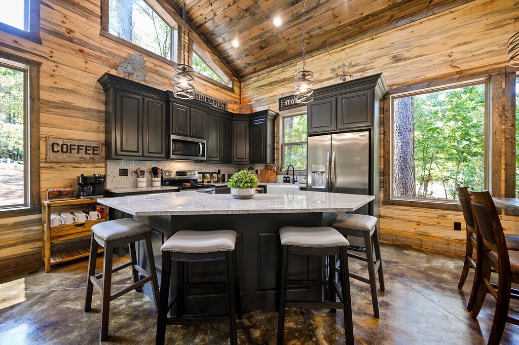 Enjoy breakfast at the kitchen island.