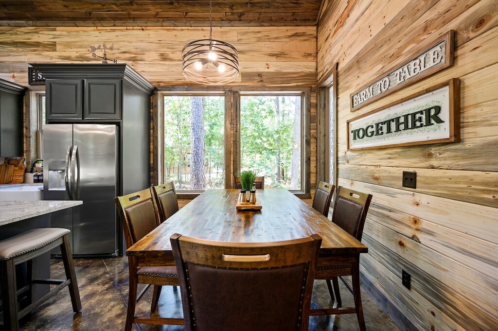 Dining table seats 6.