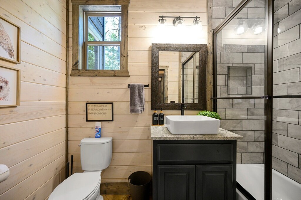 4th bathroom near the living room.