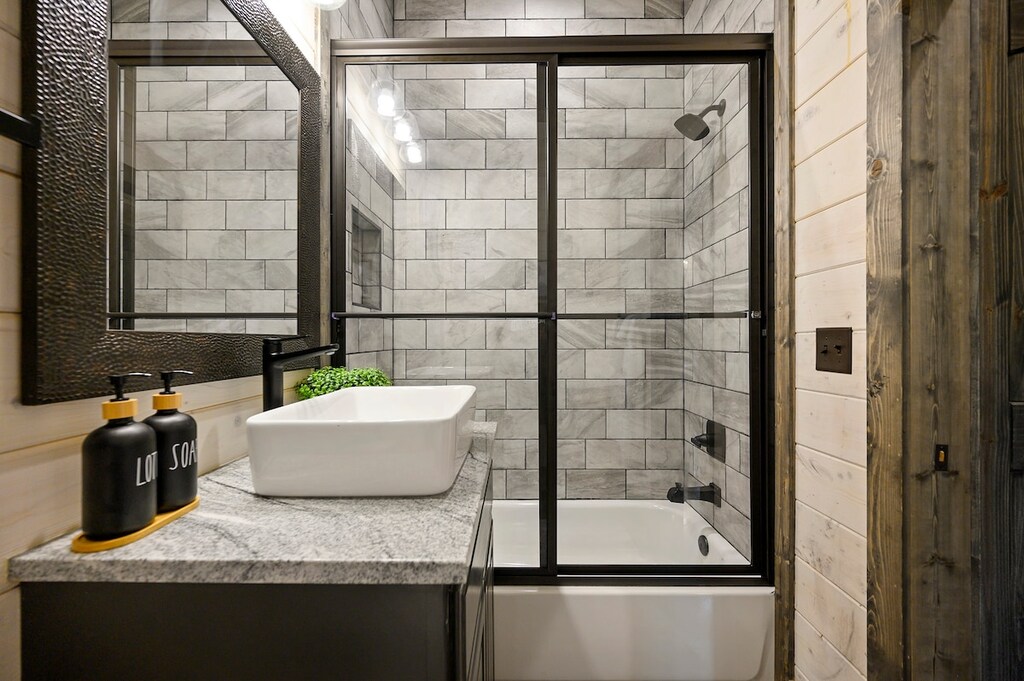 Bath tub to accommodate families.