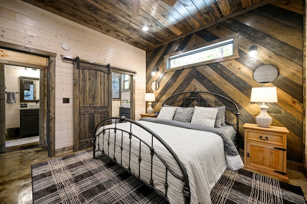 1st master bedroom sleeps 2.