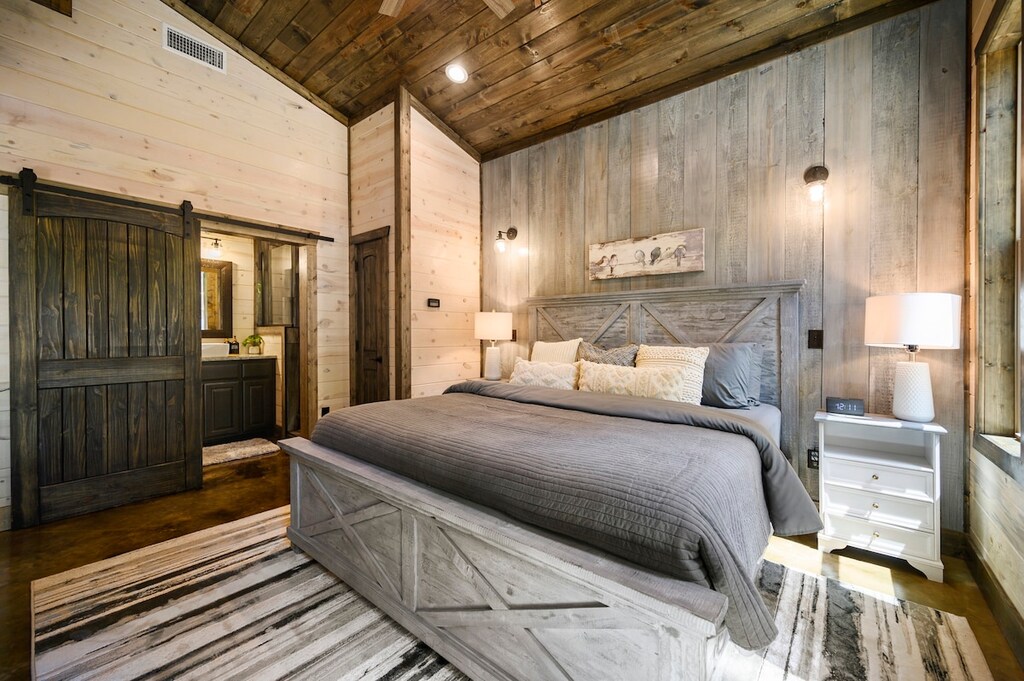 Master bedroom 2 sleeps 2.