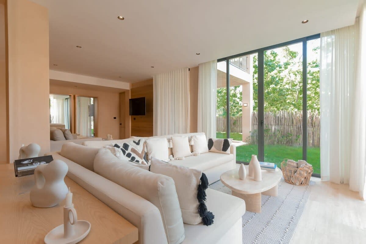 Property Image 2 - 4BR Private Garden & Golf at Corasol Property Image 2 - 4BR Private Garden & Golf at Corasol