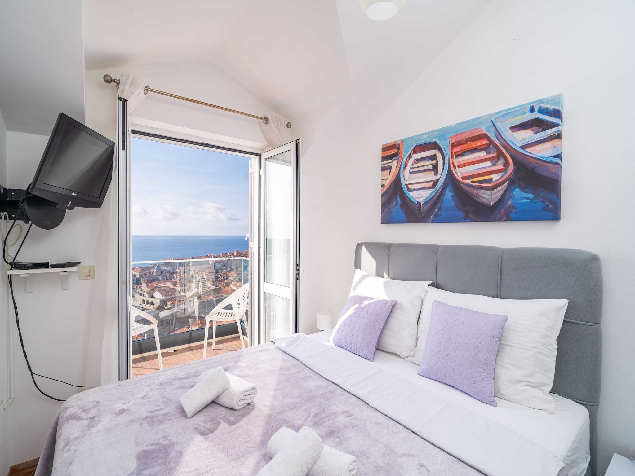 Apartments Isabora - Comfort Three-Bedroom Apartment with Balcony and Sea View (Second Floor)