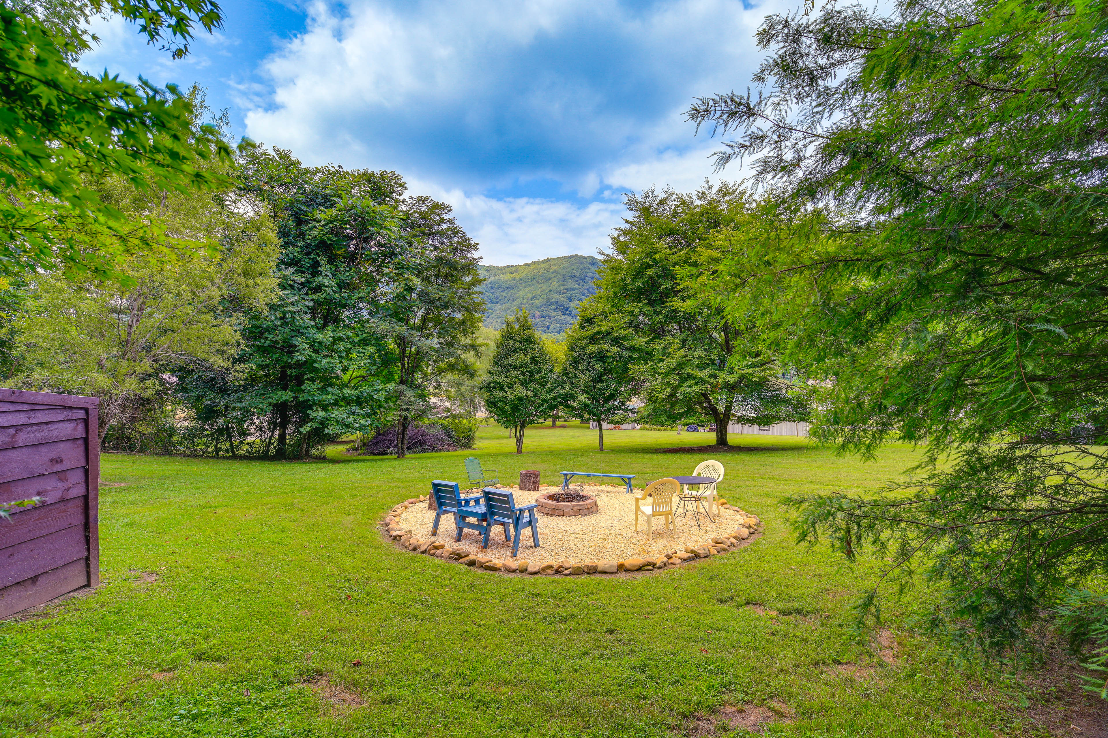 Property Image 2 - Dreamy Damascus Cabin ~ 1 Mi to Appalachian Trail