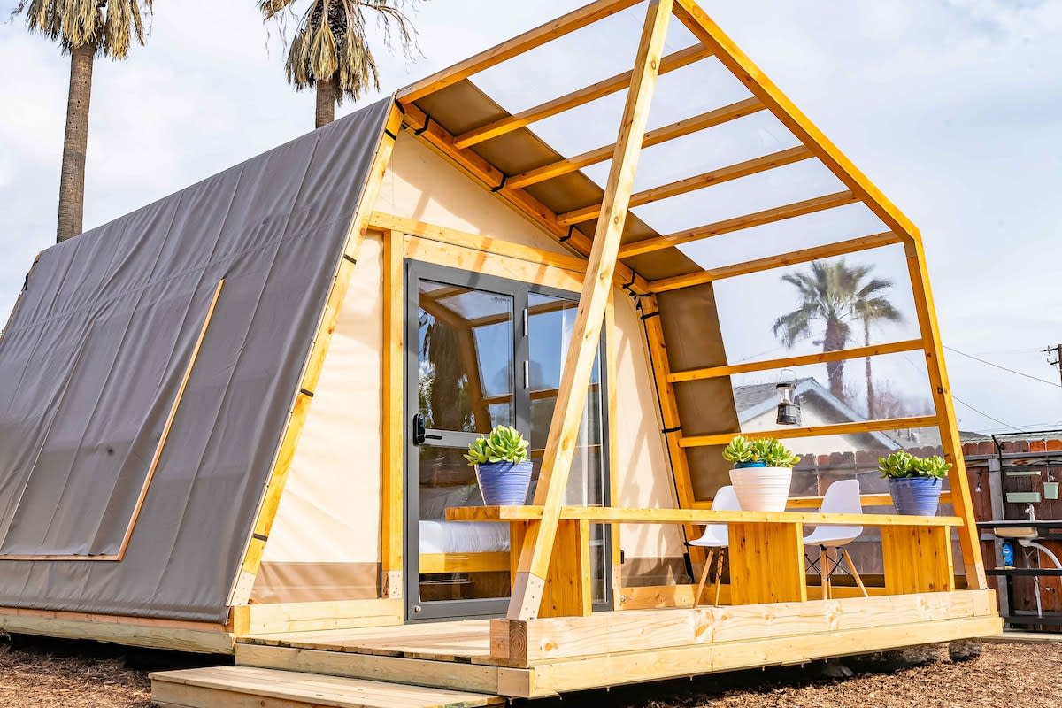 Urban Glamping Oasis: Comfort & Adventure Combined