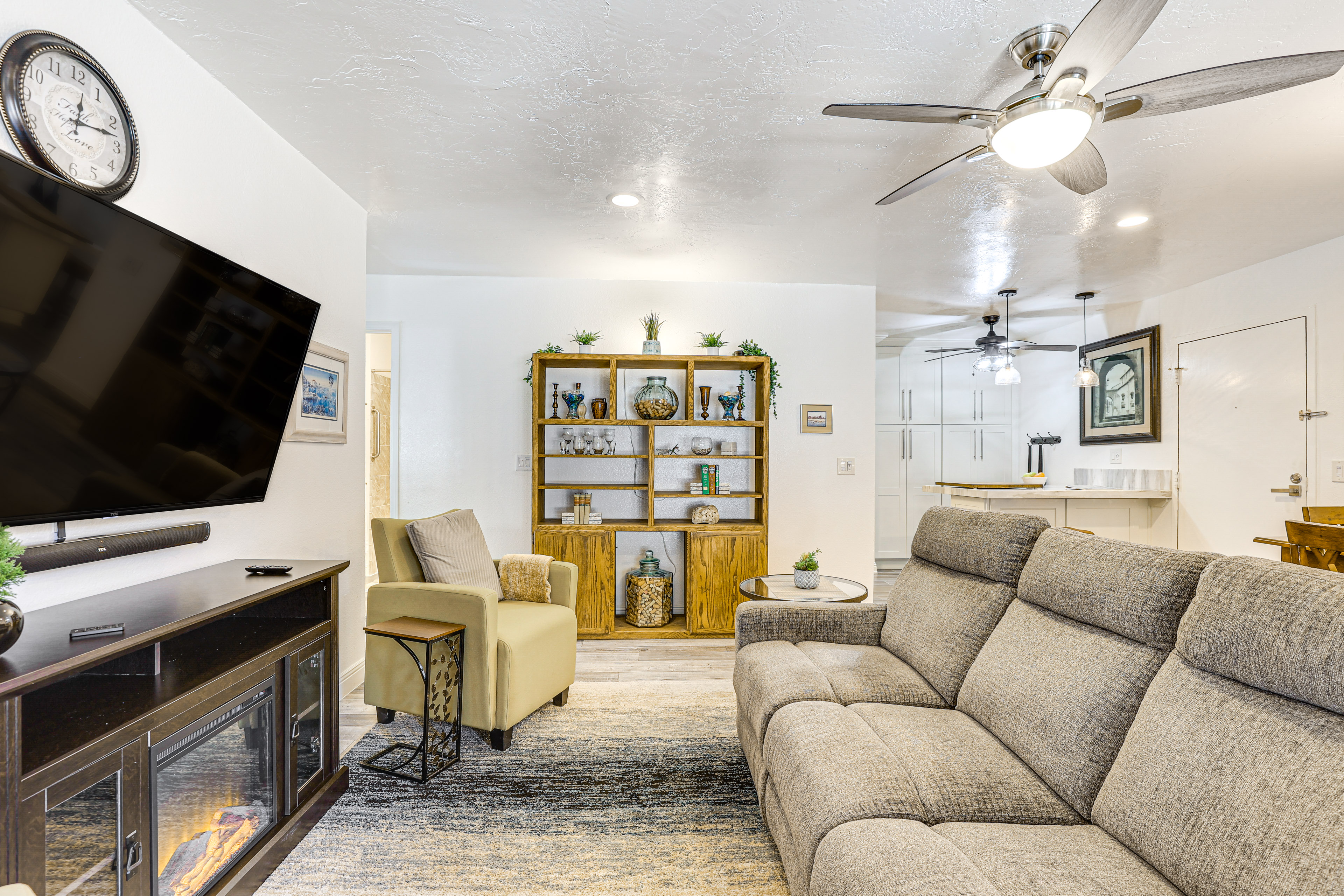 Oceanside Condo w/ Pool & Hot Tub Access!