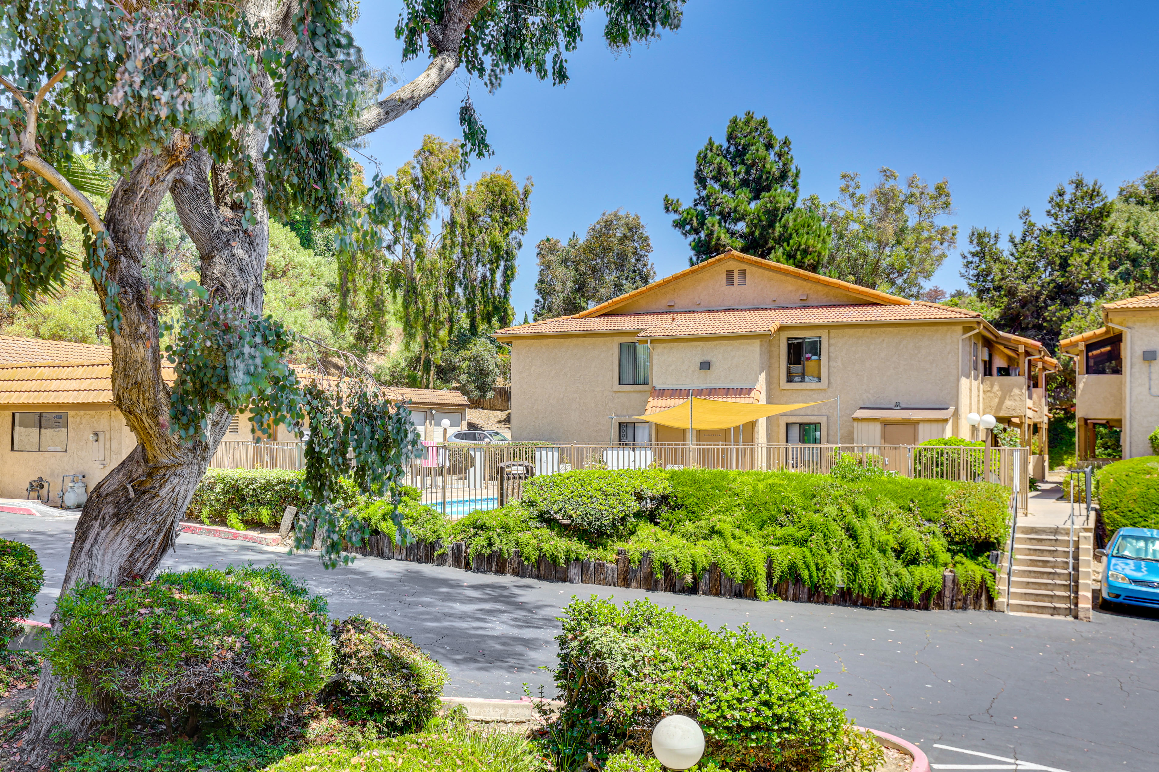 Oceanside Condo w/ Pool & Hot Tub Access!