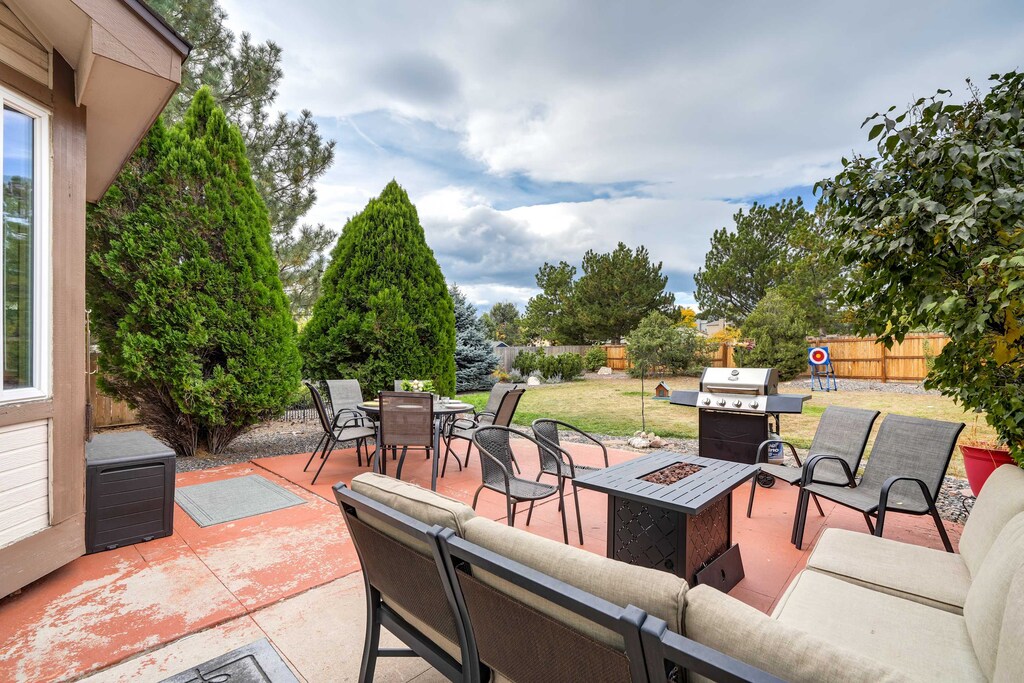 Enjoy the spacious backyard with a cozy fire pit, BBQ and ample seating—ideal for gatherings under the stars.