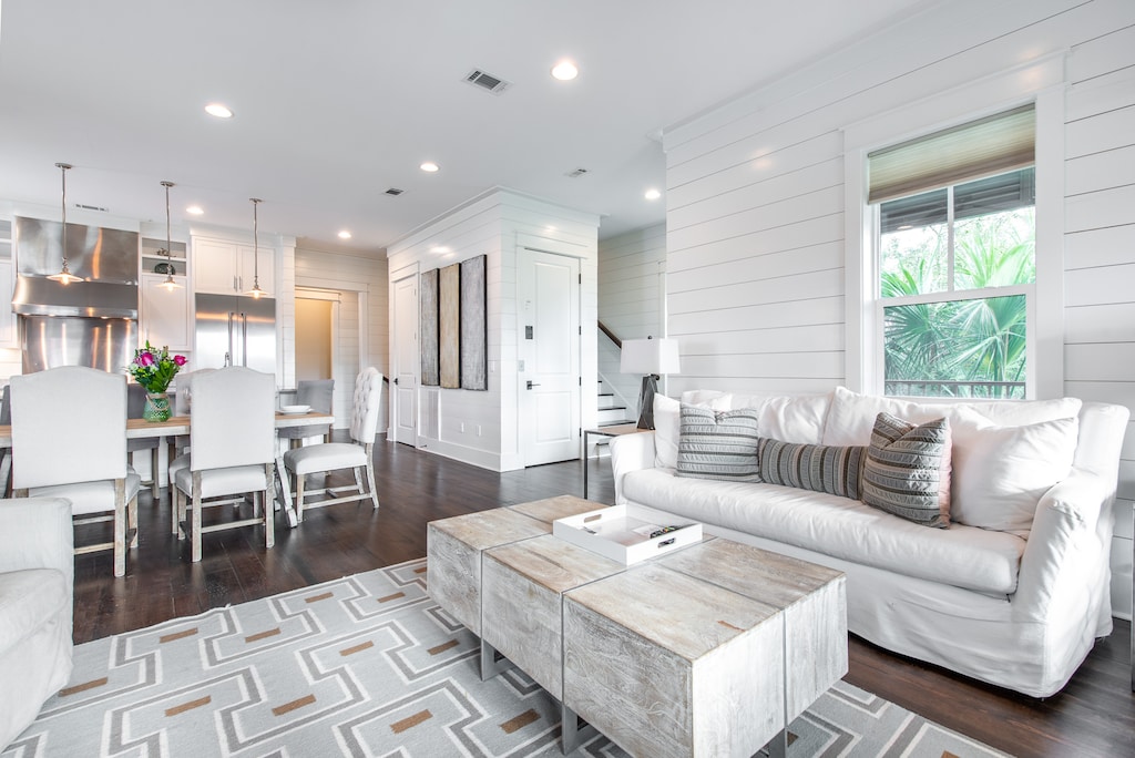 Second Floor: Living Area