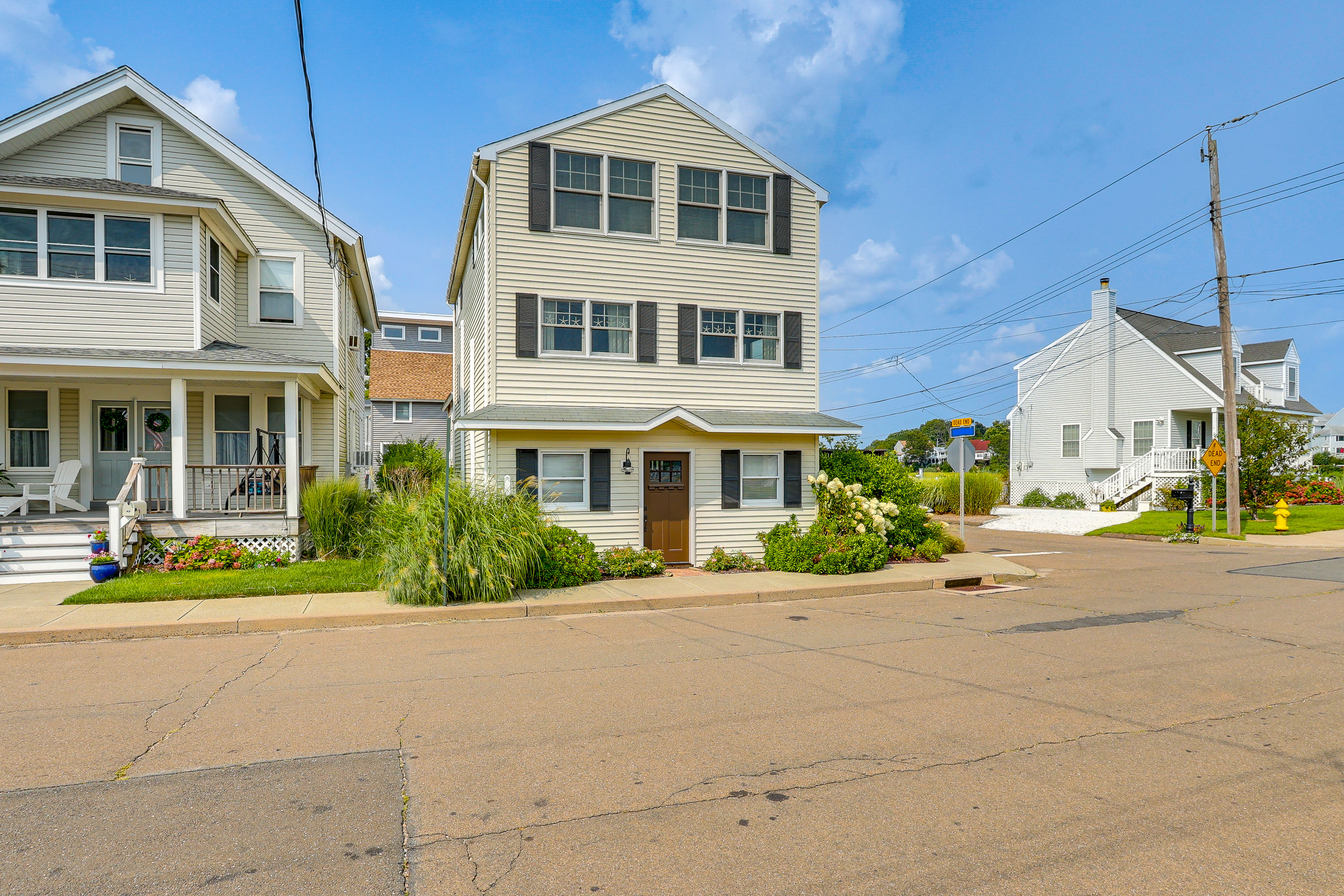 Walk to Beaches: Sunny East Haven Home w/ Grill