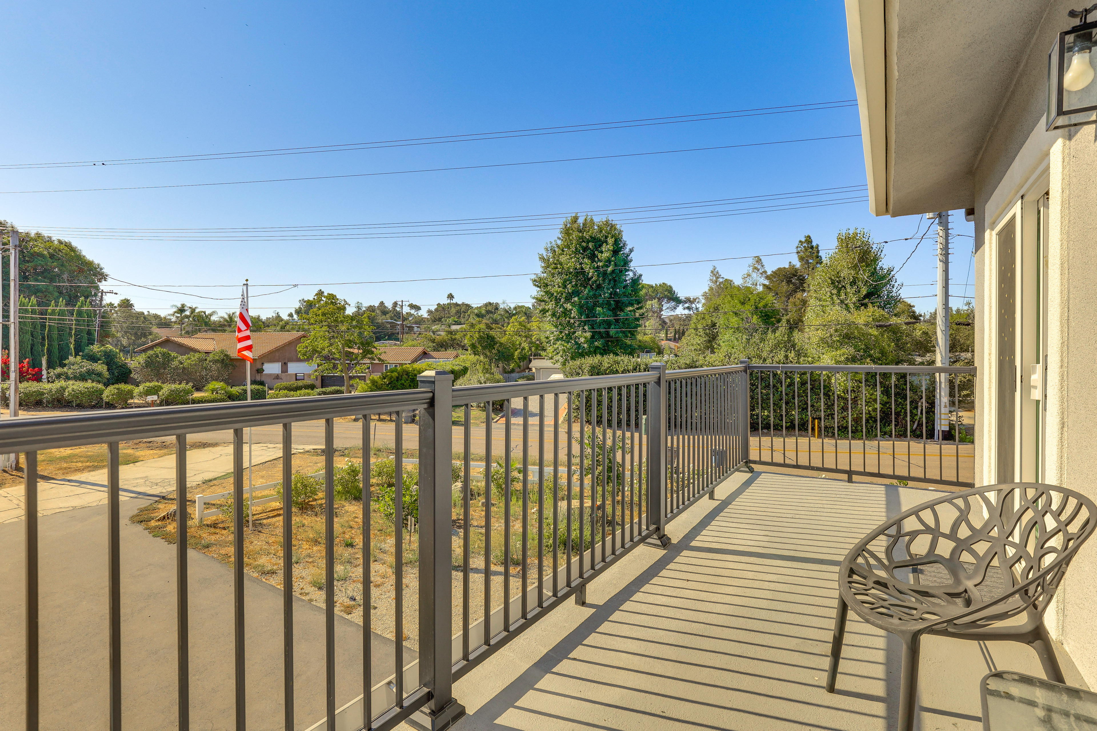 2 Mi to Downtown Escondido: Apt w/ Balconies