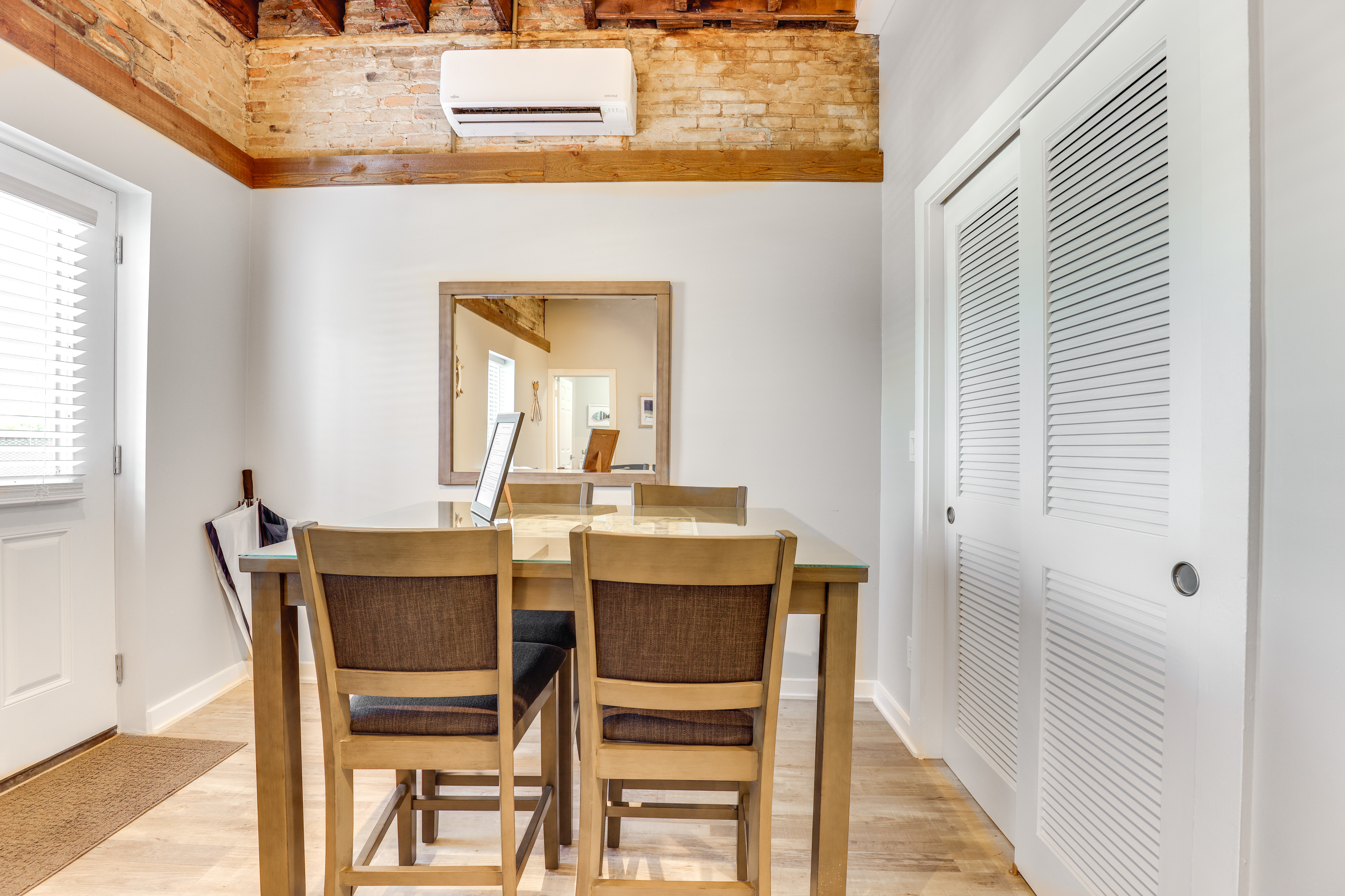 Chic Apt in the Heart of Downtown Canandaigua