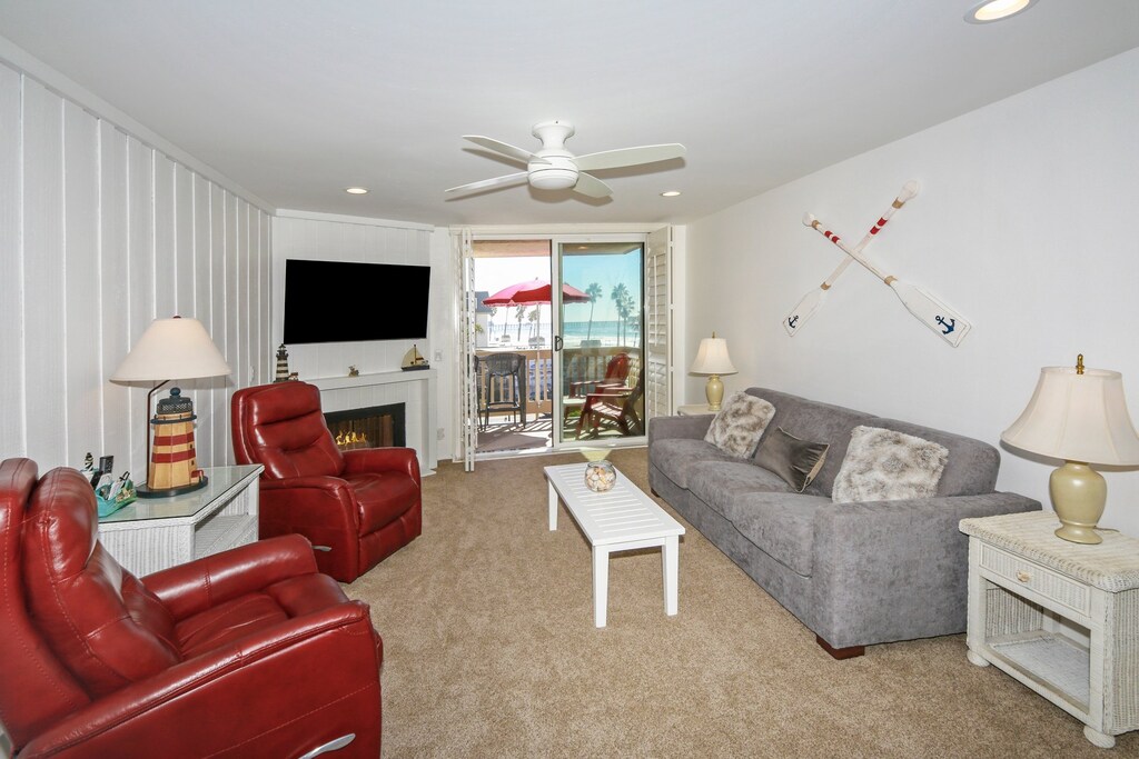 Comfortable living room with enough seating for 4+