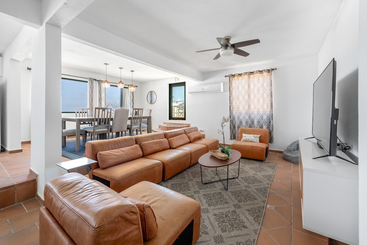 7 BR Kikita Dreams Manor - Oceanfront Beach House 7 BR Kikita Dreams Manor - Oceanfront Beach House