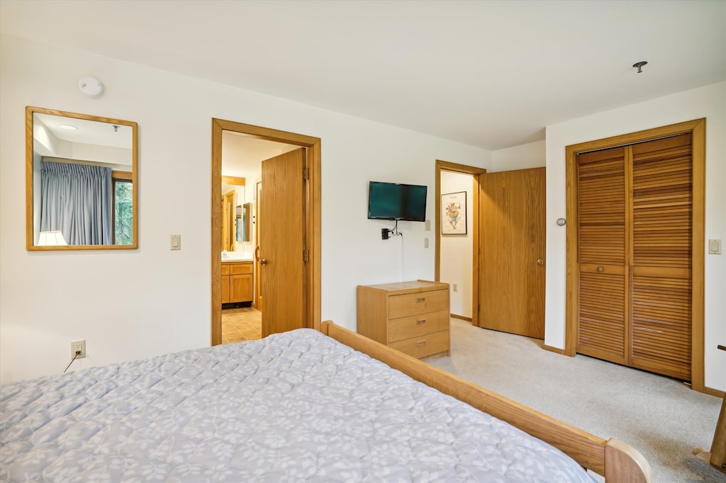 Quaint, spacious queen bedroom.  Large windows to bring in lots of natural light
