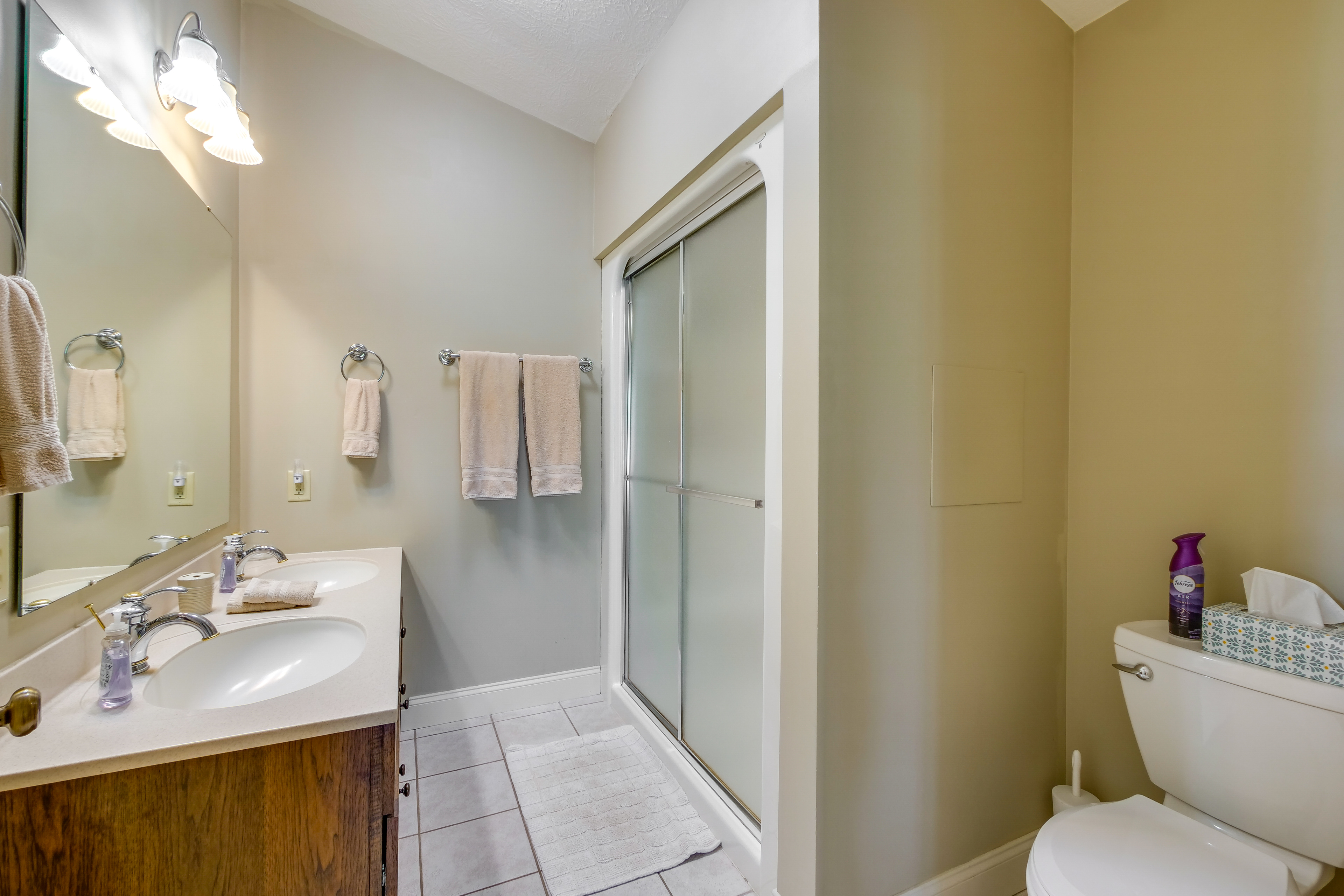 ~ 4 Mi to German Market: Millersburg Retreat