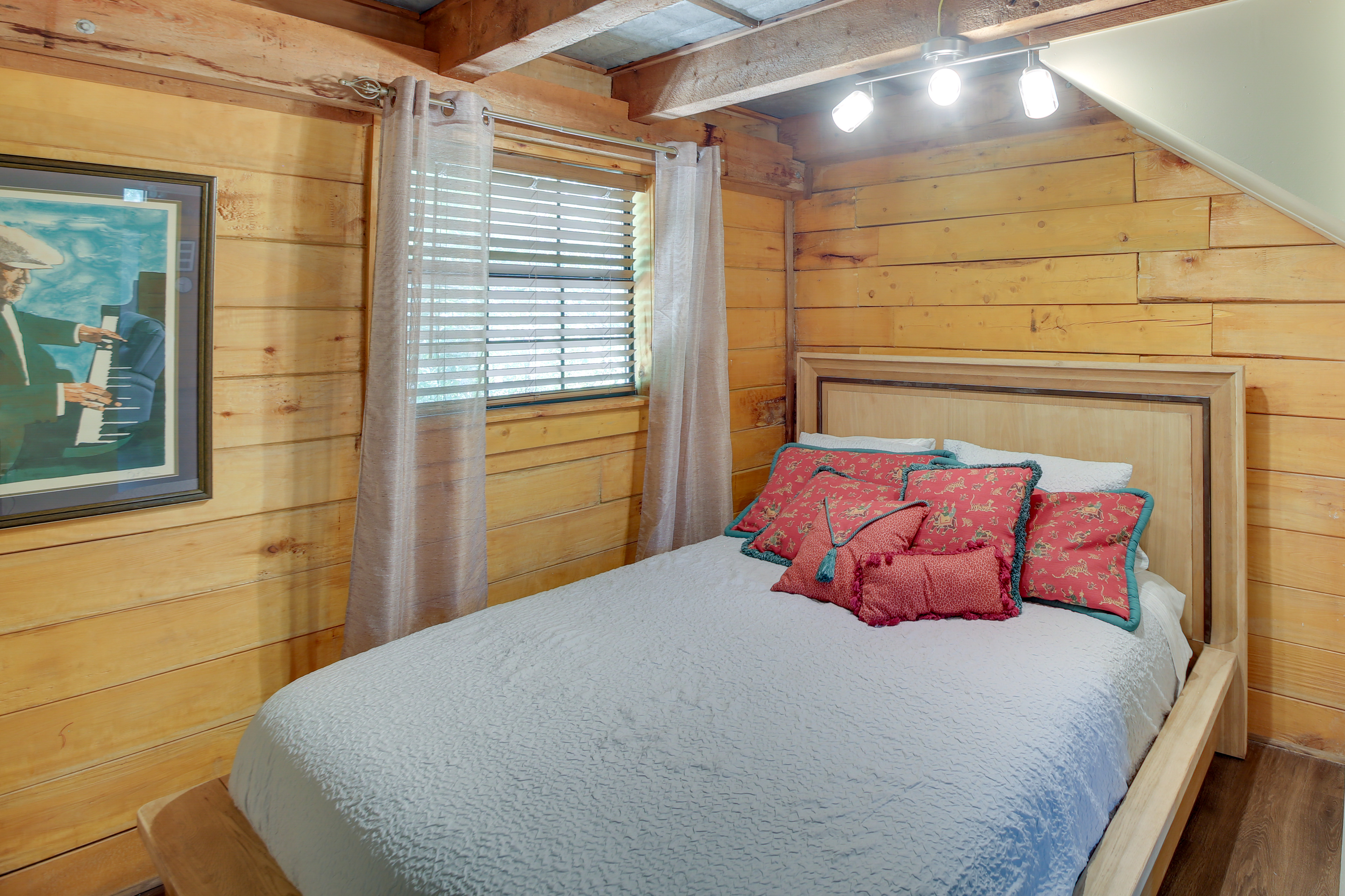 Hot Springs Cabin w/ Deck + Mountain Views!