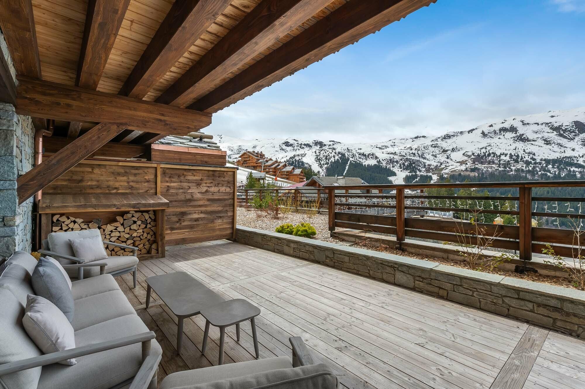 Spacious terrace with mountains view 