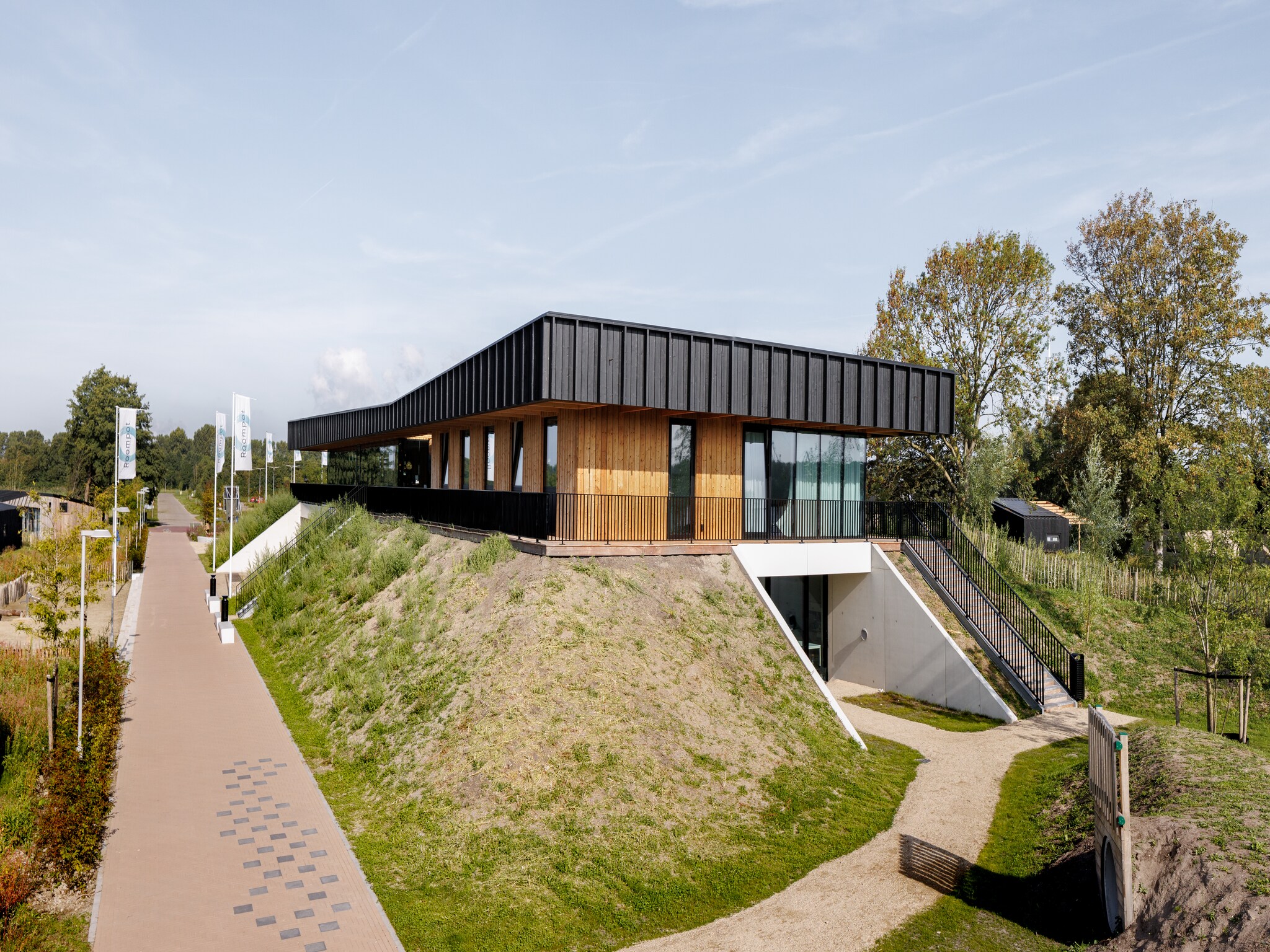 Luxurious lodge with terrace and balcony