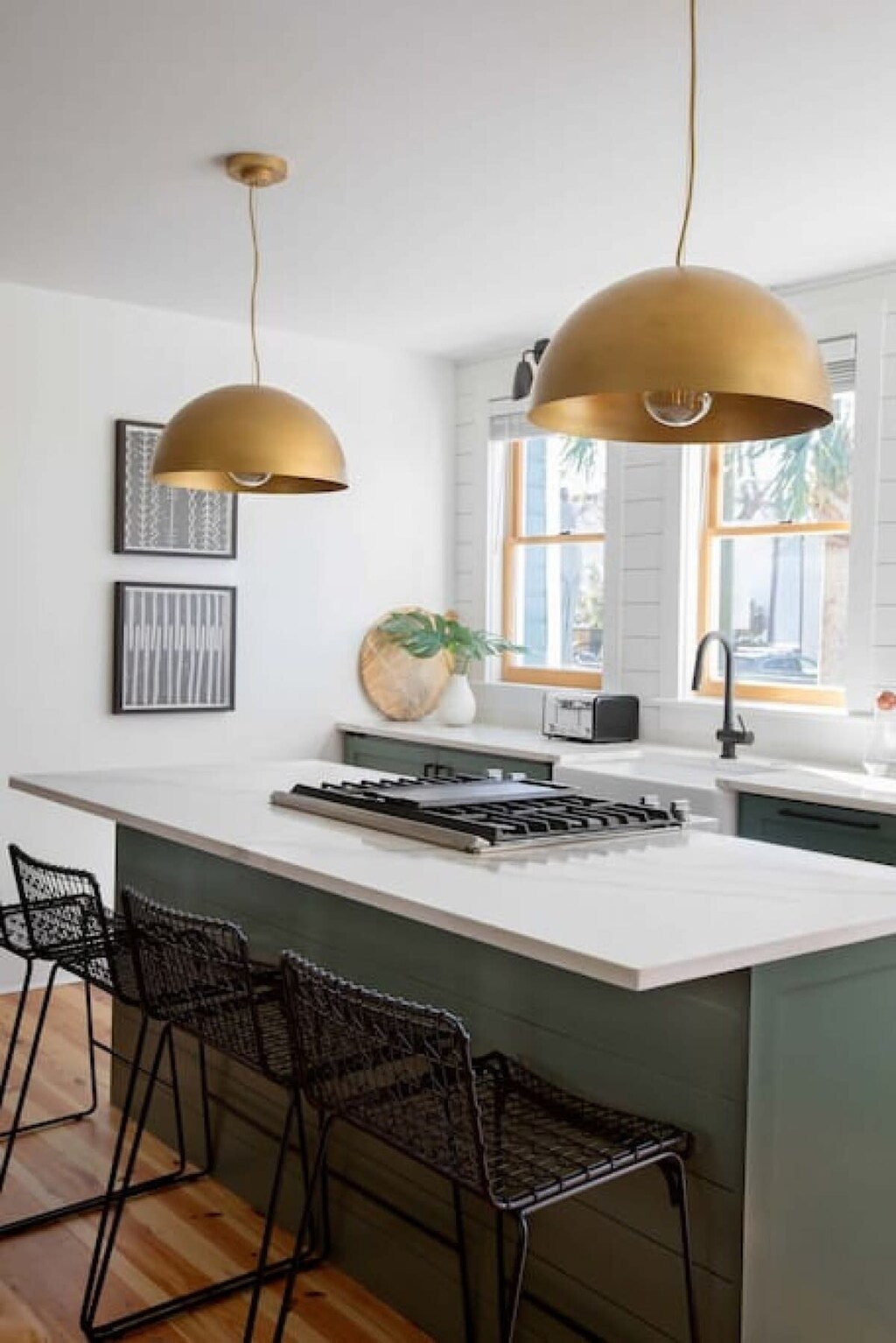 Full Stocked Kitchen with High-End Appliances!