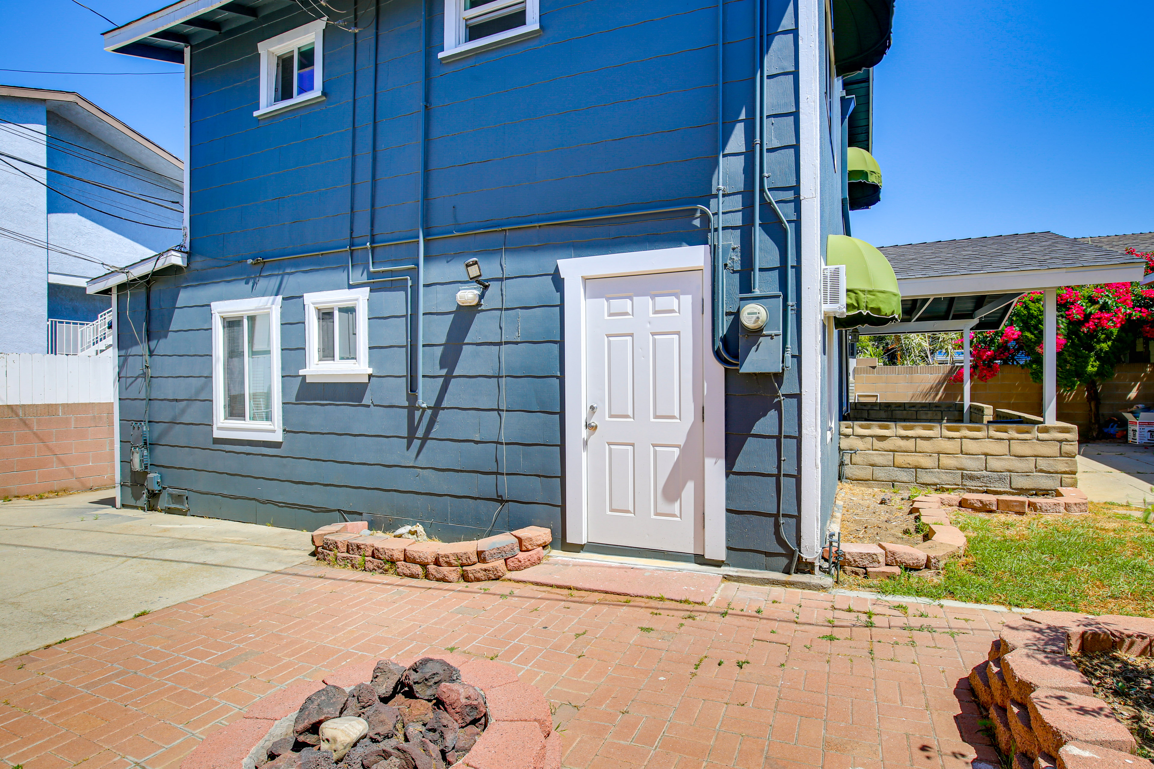 2 Mi to Ocean: Long Beach Home w/ Gas Grill!