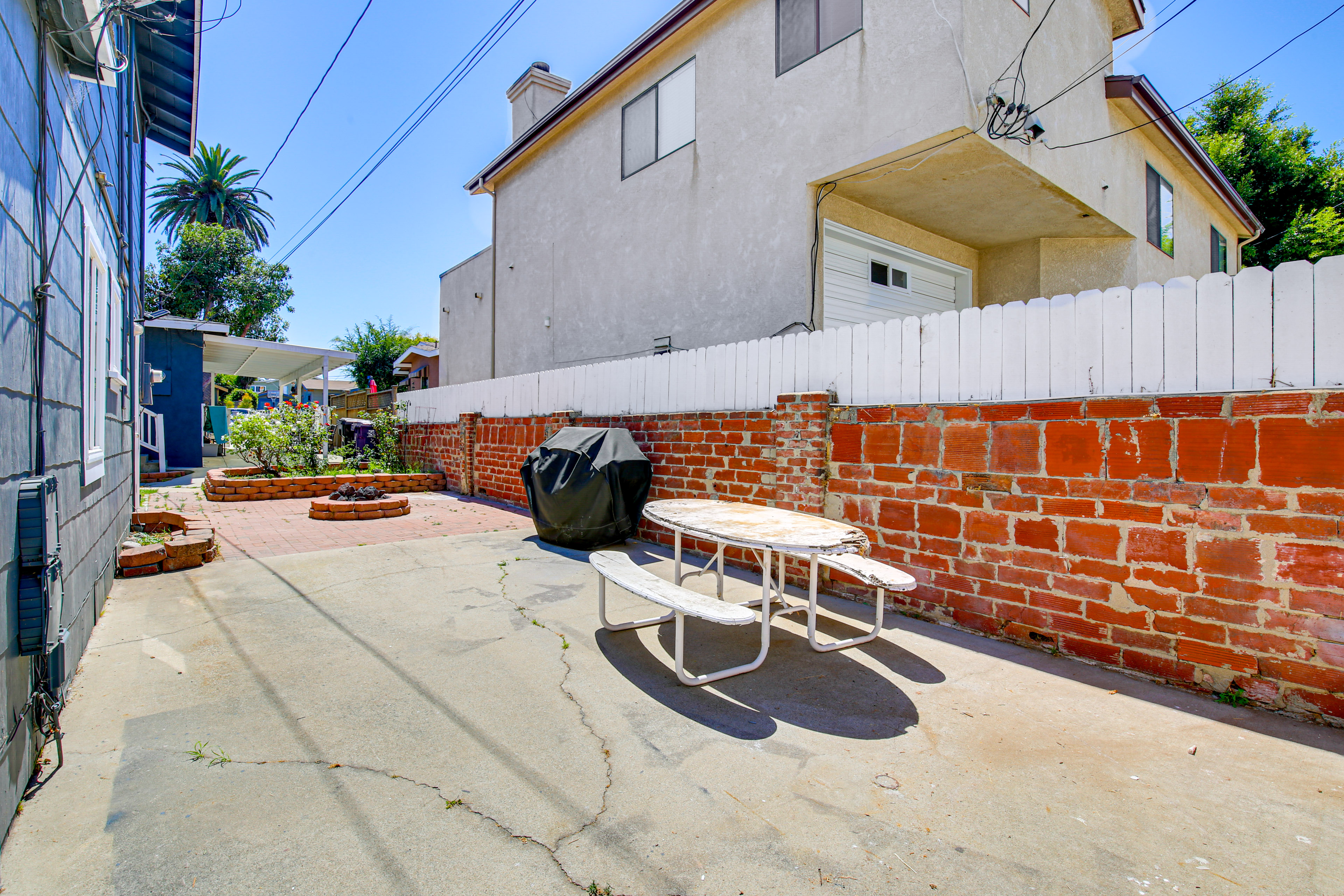 Property Image 2 - 2 Mi to Ocean: Long Beach Home w/ Gas Grill!