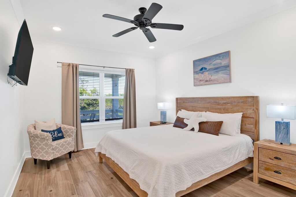 The primary bedroom has a King bed, TV and private bathroom