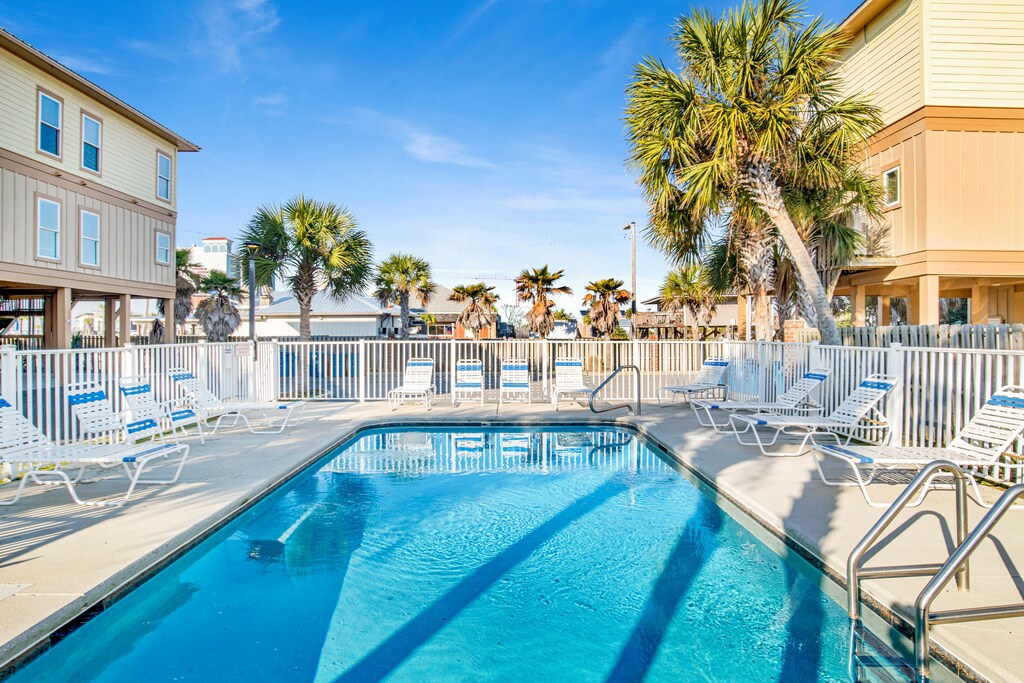 Shared community pool