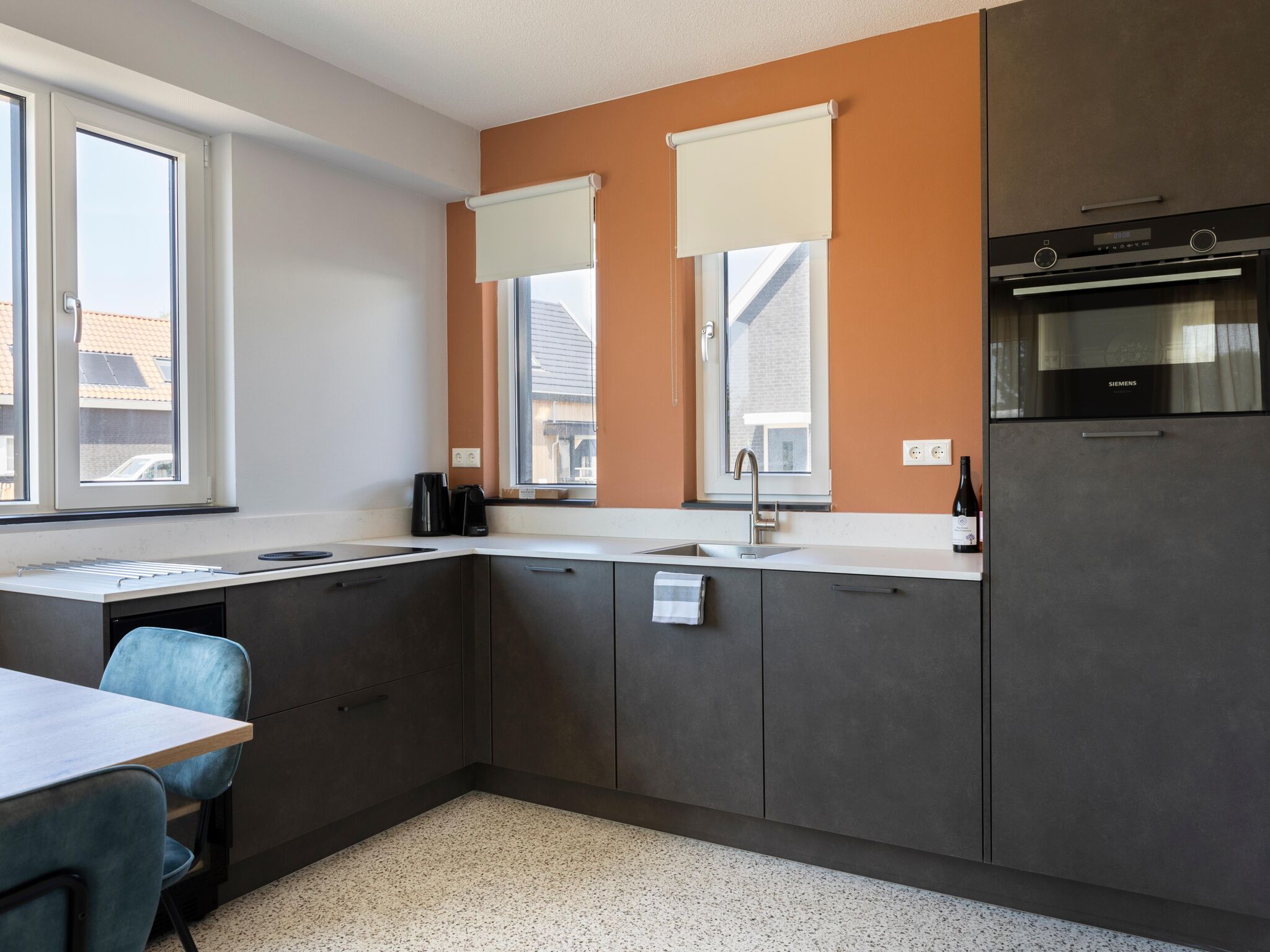 Modern Retreat Near Beach Modern Retreat Near Beach