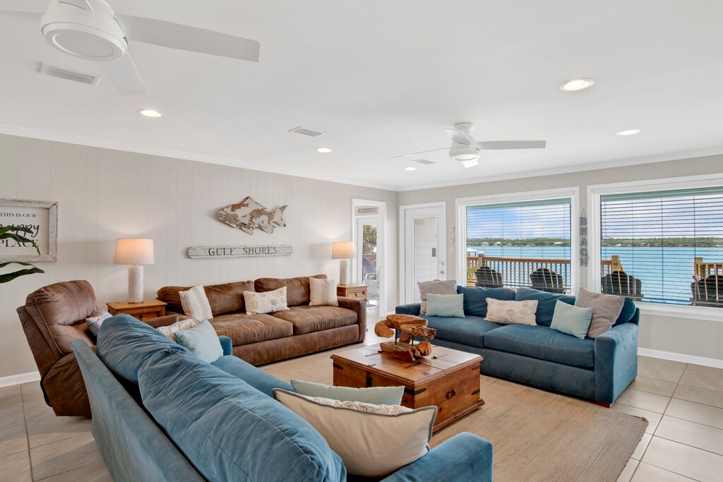 6 bedrooms and 4 bathrooms, Latitude Attitude can accommodate 14 guests