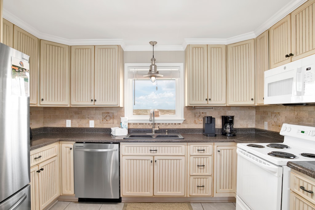 Fully equipped kitchen