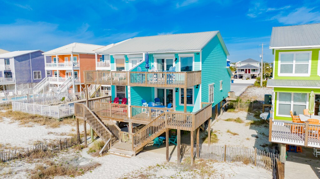 The Sandtrap is the East side of a duplex and is pet-friendly