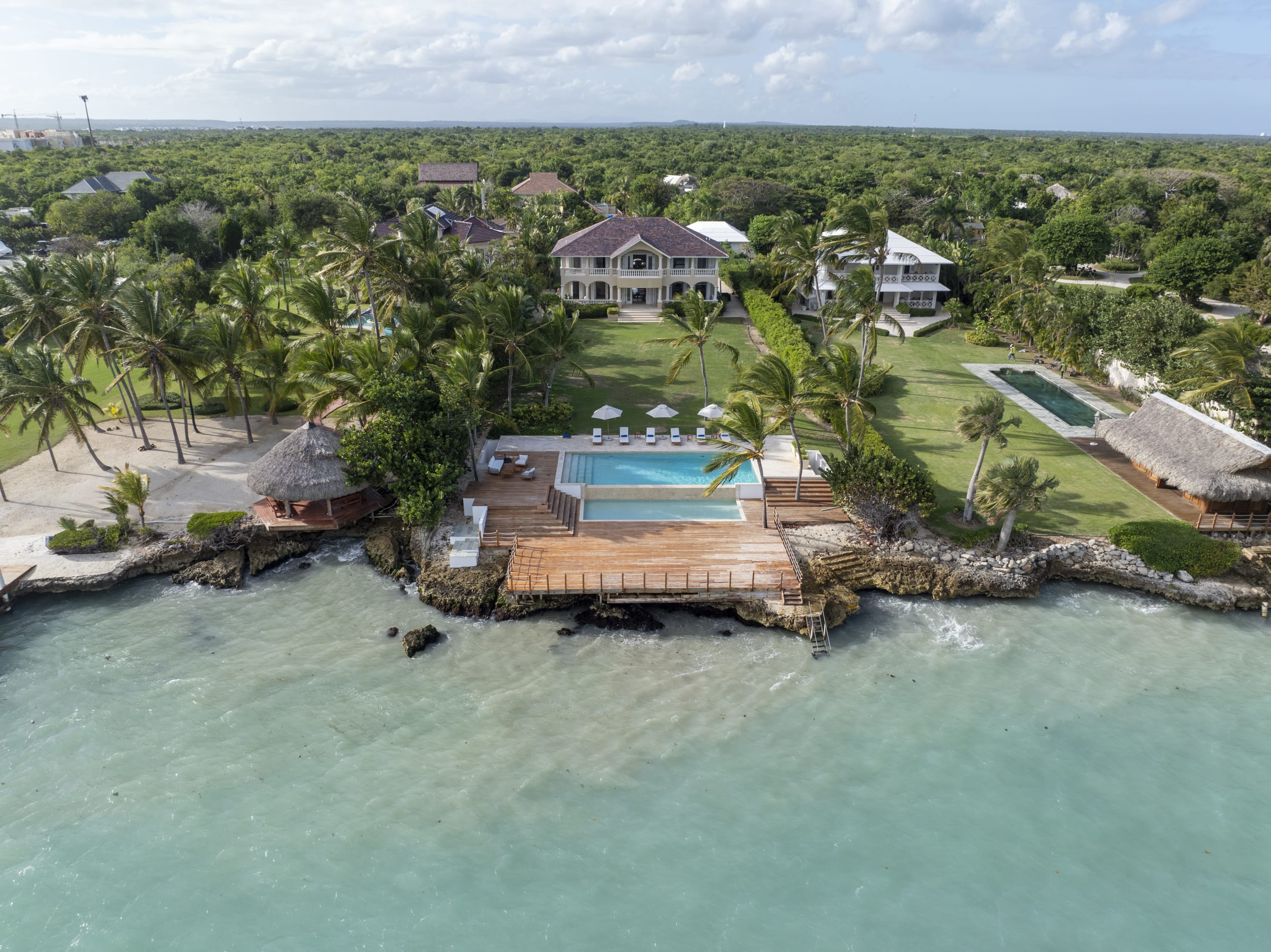 Property Image 1 - Oceanfront Oasis: 5-Bedroom Villa with Panoramic Ocean Views